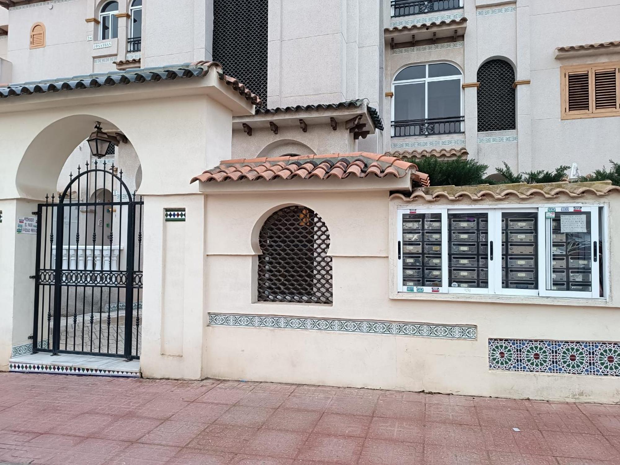 Residencia Alhambra Los Cisnes Torrevieja Extérieur photo